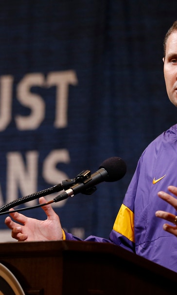 Wade, Pearl trying to build on success amid NCAA questions